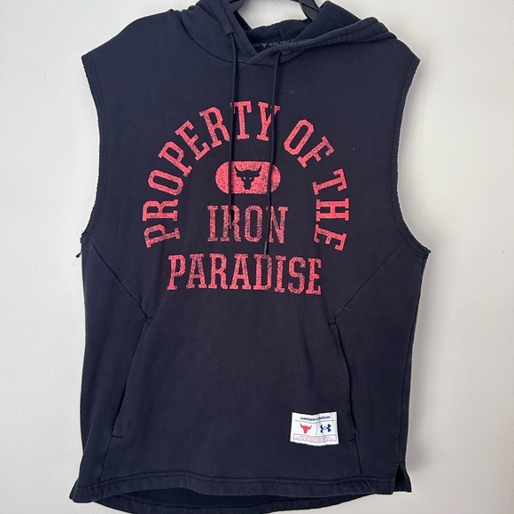 Under‎ Armour Black Sleeveless vest with Red Text - Picture 2 of 8